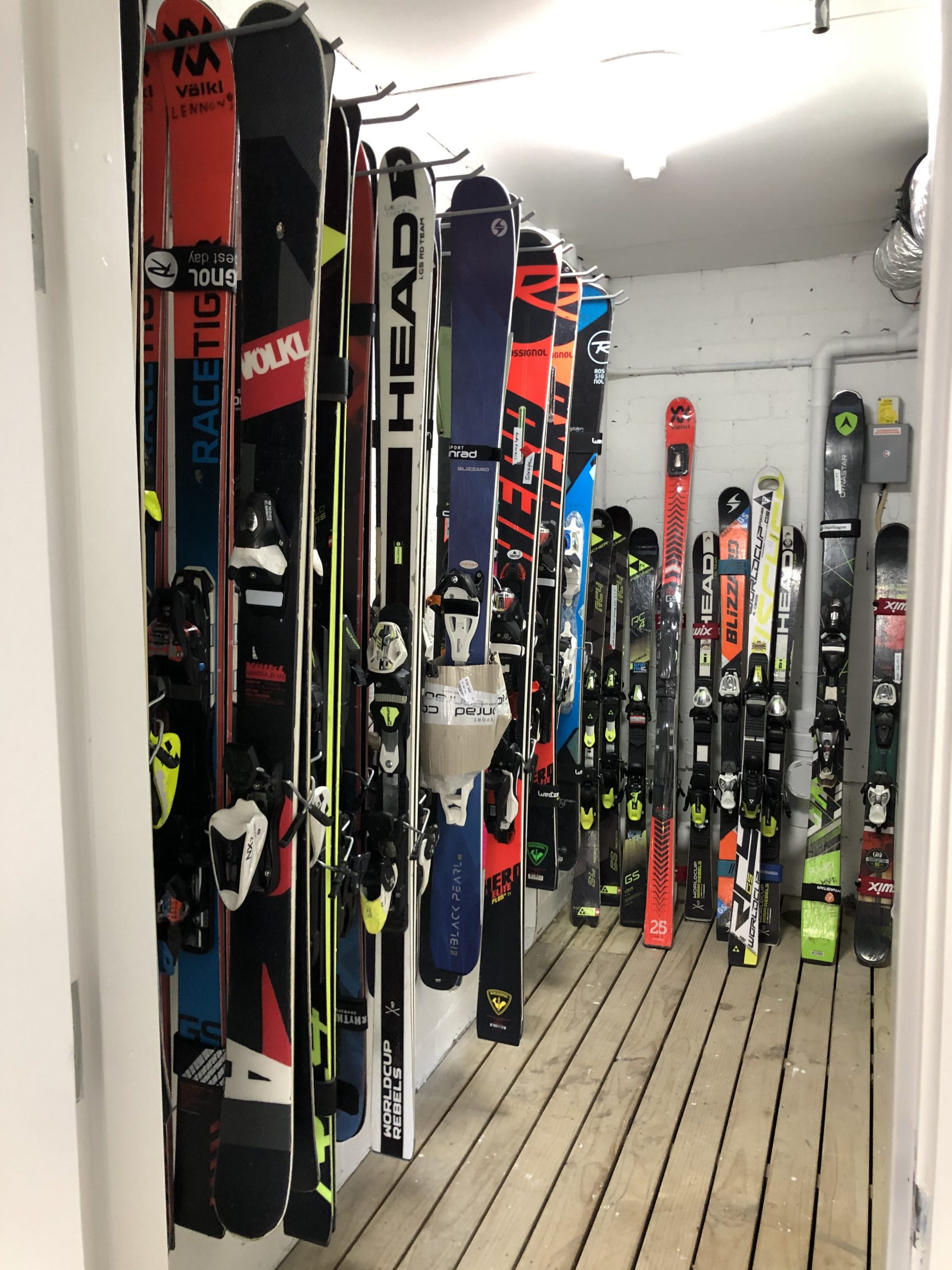 StoreWALL for Skiing Equipment